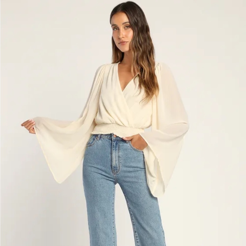 NWT Womens XL Loving Aura Ivory Smocked Long Flutter Sleeve Top